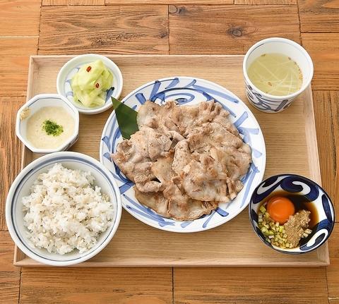 あんちすてーき　とろろ麦めし　豚丸