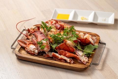 心斎橋 極上鍋で作る活オマール海老のハーブ蒸し 貝と海老そして蟹