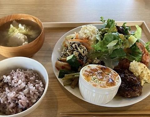 あわいウリ食堂