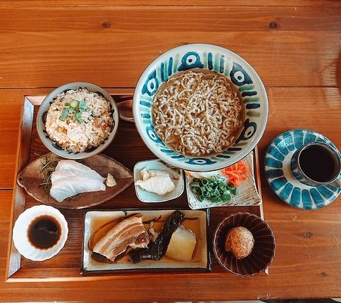 沖縄そばと地魚料理　上原そば