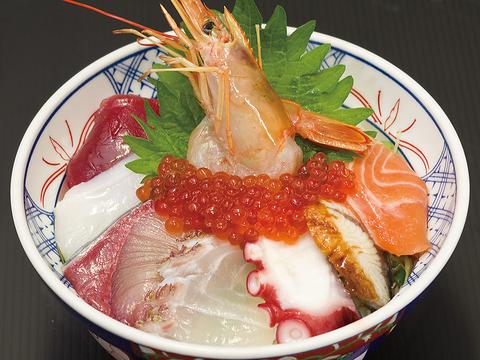 海鮮丼の駅前