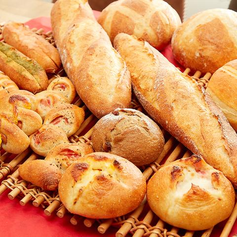 Boulangerie Cafe Hallu ブーランジェリー カフェ ハル