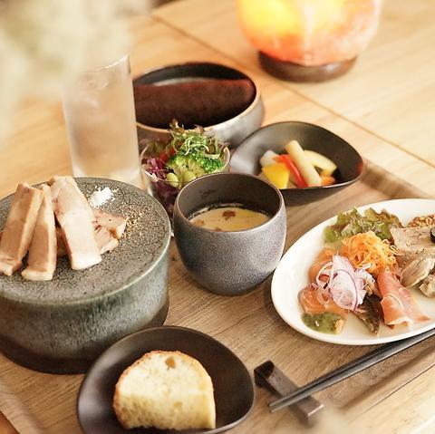 炭火と煮込みフレンチ RUUUM ルーム