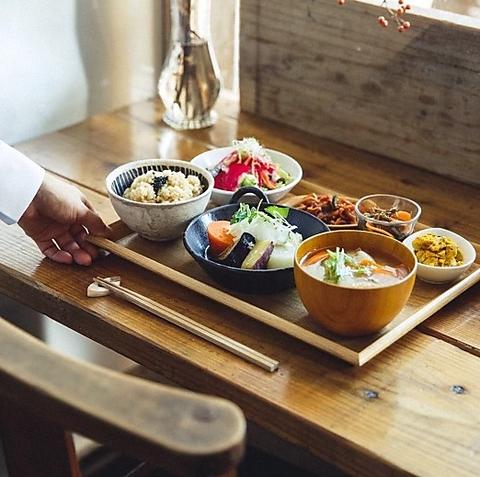 玄米カフェ 実身美 心斎橋店