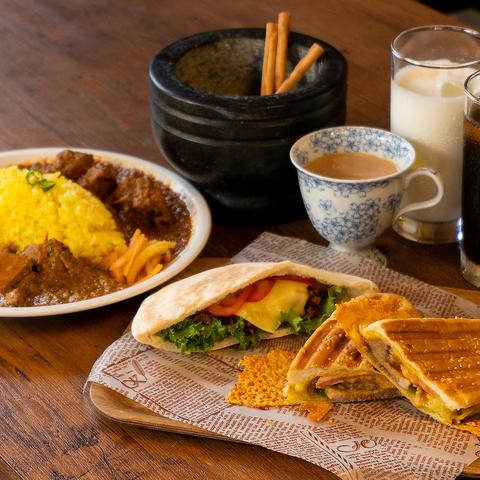 喫茶アジェンデ&カレーシャ