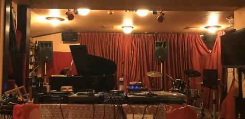 ジャズラウンジ ブルームーン